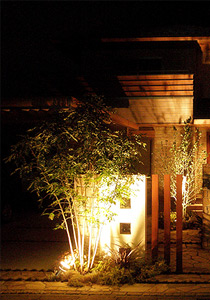 野洲市T邸外構施工写真01　夜のライトアップ