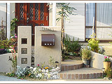 東近江市T邸｜駐車場拡張とおしゃれなデザインポストとガラスブロックを使った塗り門柱でイメージ一身！