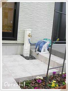 東近江市T邸ガーデンルーム『自然浴家族ジーマ』施工写真05　立水栓もおしゃれに